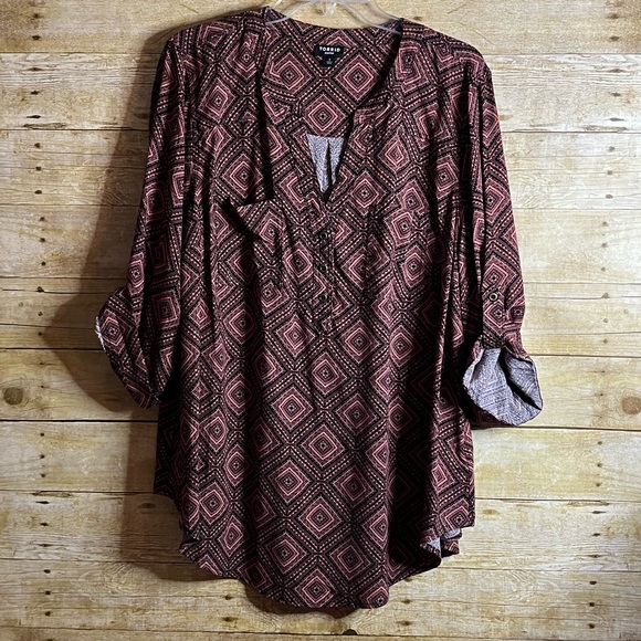 Torrid Women’s Harper Challis 3/4 Roll Tab Sleeve Printed Blouse Top EUC Size 2X - Picture 2 of 6